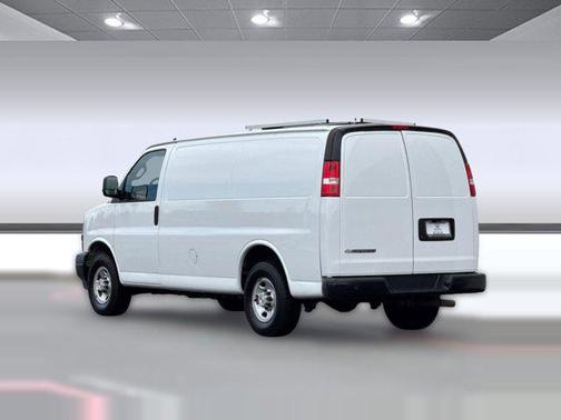 Summit White 2020 Chevrolet Express 2500 RWD 2500 Regular Wheelbase WT