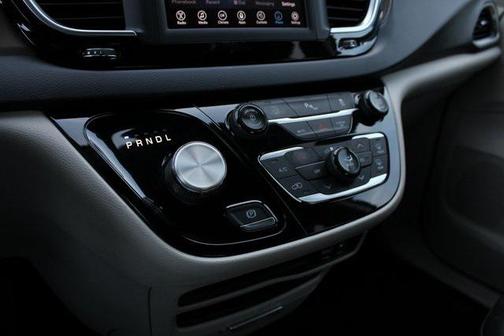 2018 Chrysler Pacifica Touring-L