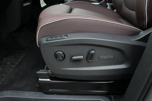Candy White 2025 Volkswagen ID. Buzz Pro S
