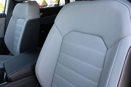 White Pearl 2026 Volkswagen Atlas Cross Sport 2.0T SEL
