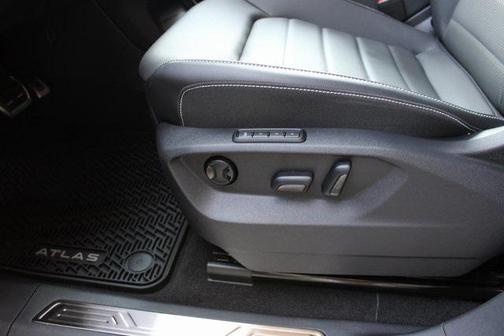 2024 Volkswagen Atlas Cross Sport 2.0T SEL