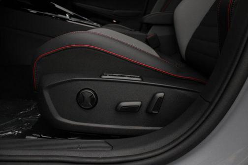 Moonstone 2026 Volkswagen Golf GTI 2.0T SE DSG