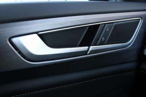 2025 Volkswagen Atlas Cross Sport 2.0T SE w/Technology 4MOTION