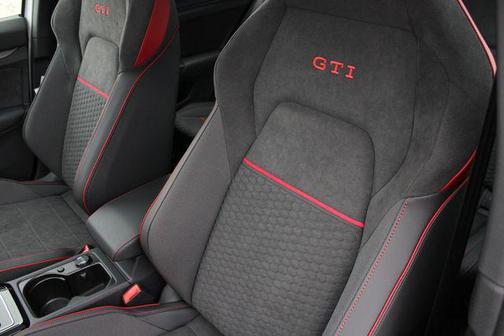 White Pearl 2026 Volkswagen Golf GTI 2.0T SE DSG