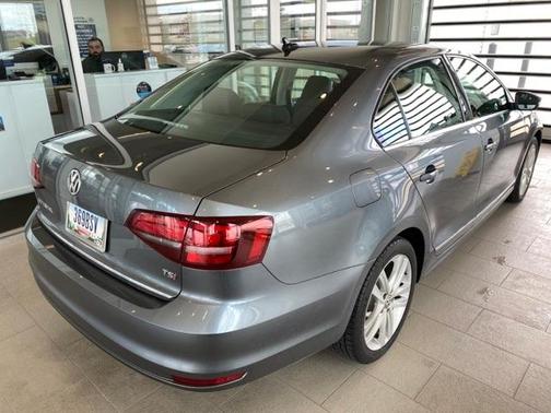 Photo 6 of 6 of 2017 Volkswagen Jetta 1.8T SEL