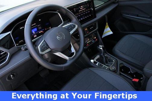 2025 Volkswagen Taos 1.5T SE Black