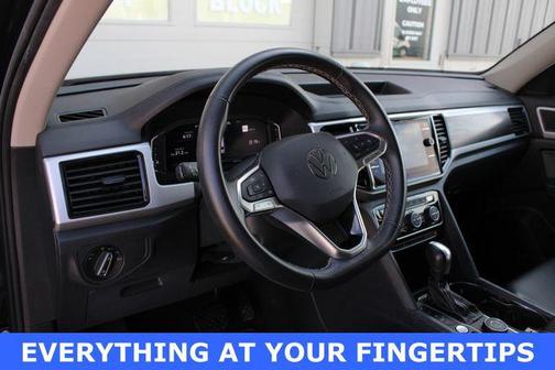 Deep Black 2023 Volkswagen Atlas 2.0T SE w/Technology 4MOTION