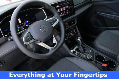 2025 Volkswagen Taos 1.5T SE Black