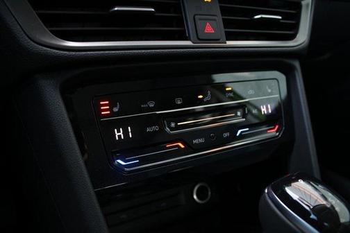 2025 Volkswagen Taos 1.5T SE Black