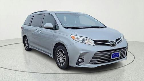 Celestial Silver Metallic 2020 Toyota Sienna XLE