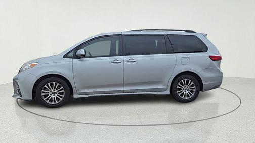 Celestial Silver Metallic 2020 Toyota Sienna XLE