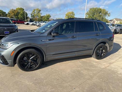 2024 Volkswagen Tiguan 2.0T SE R-Line Black