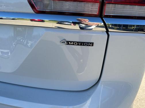 2023 Volkswagen Atlas 3.6L SEL Premium