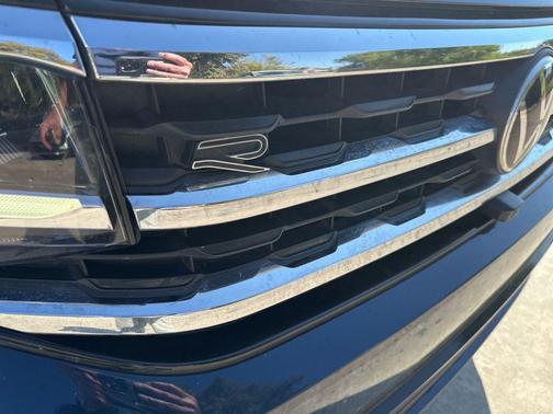 2022 Volkswagen Atlas Cross Sport 3.6L V6 SEL Premium R-Line