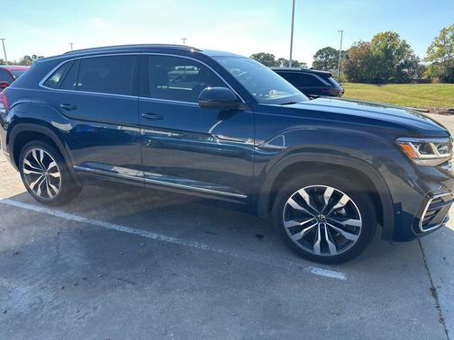 2022 Volkswagen Atlas Cross Sport 3.6L V6 SEL Premium R-Line