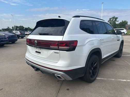 Opal White Pearl 2024 Volkswagen Atlas 2.0T SEL