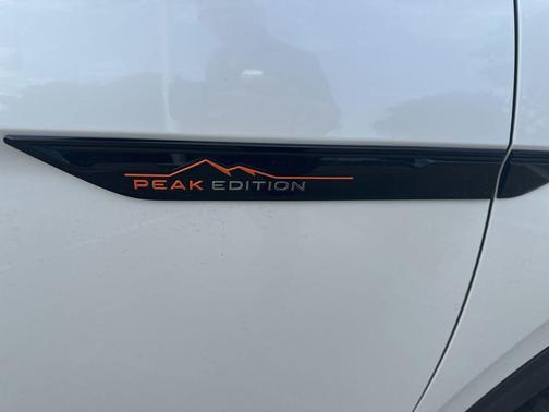 Opal White Pearl 2024 Volkswagen Atlas 2.0T SEL