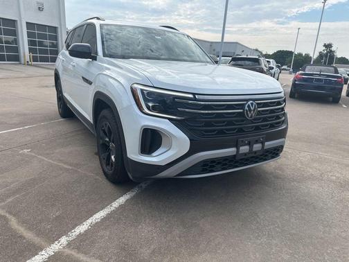 Opal White Pearl 2024 Volkswagen Atlas 2.0T SEL