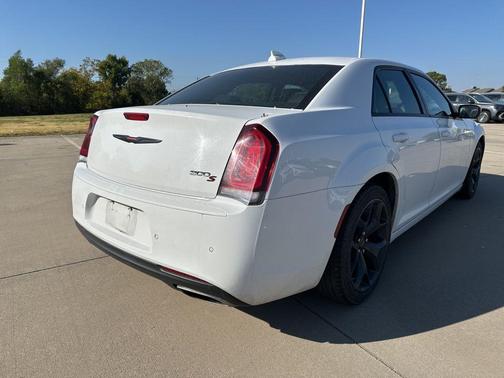 2022 Chrysler 300 S