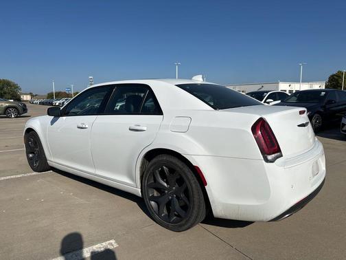 2022 Chrysler 300 S