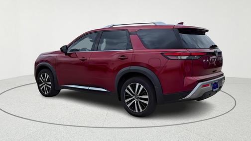 2024 Nissan Pathfinder Platinum FWD