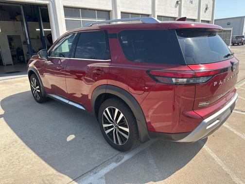 2024 Nissan Pathfinder Platinum FWD