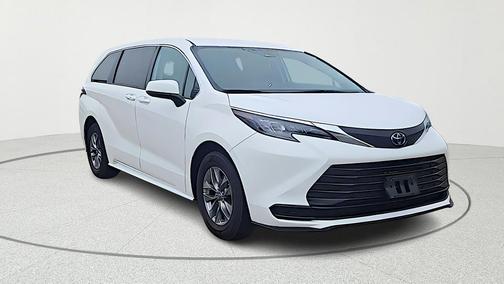 2024 Toyota Sienna LE