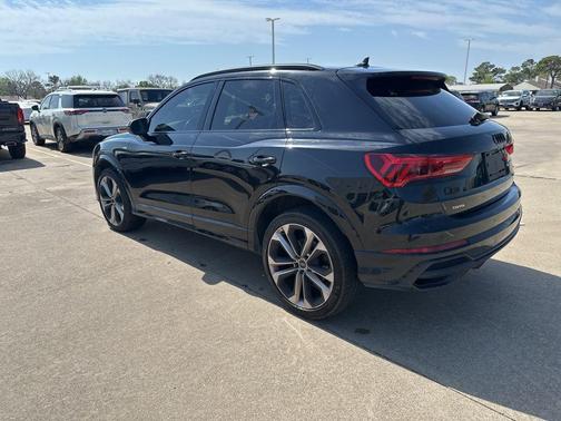 Mythos Black Metallic 2021 Audi Q3 45 S line Premium