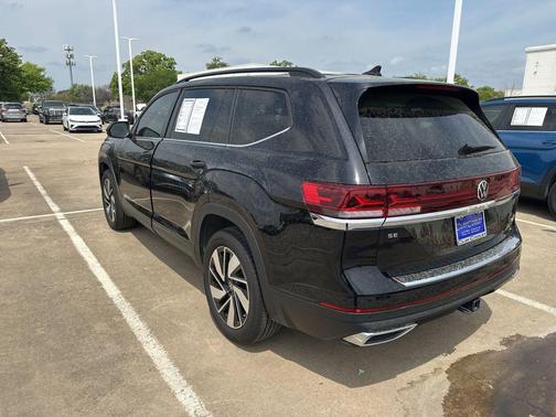 deep black pearl 2026 Volkswagen Atlas 2.0T SE w/Technology