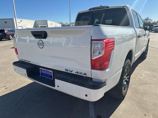 2023 Nissan Titan SV