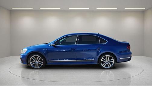 2017 Volkswagen Passat 1.8T R-Line w/Comfort