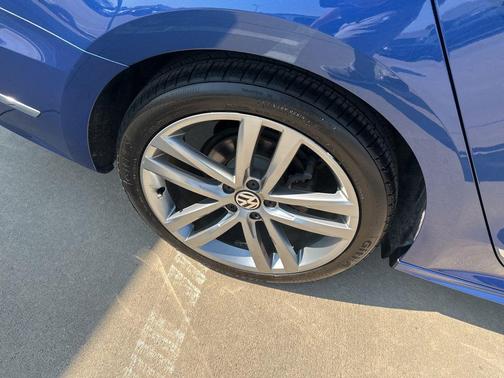 2017 Volkswagen Passat 1.8T R-Line w/Comfort