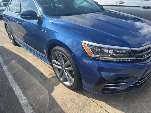 2017 Volkswagen Passat 1.8T R-Line w/Comfort