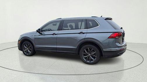 Platinum Gray Metallic 2022 Volkswagen Tiguan 2.0T SE