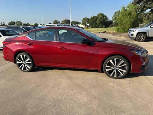2022 Nissan Altima SR Intelligent AWD