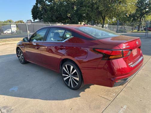 2022 Nissan Altima SR Intelligent AWD