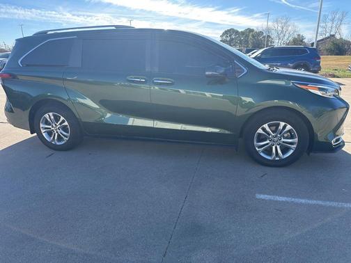 2022 Toyota Sienna Platinum