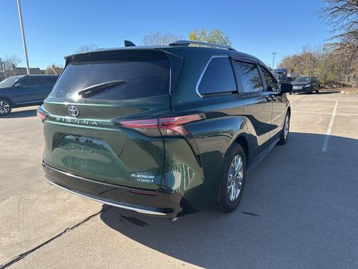2022 Toyota Sienna Platinum