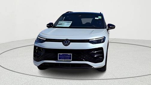 opal white with deep black roof 2026 Volkswagen Tiguan 2.0T SE R-Line Black