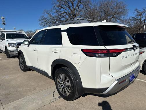 2023 Nissan Pathfinder SL FWD