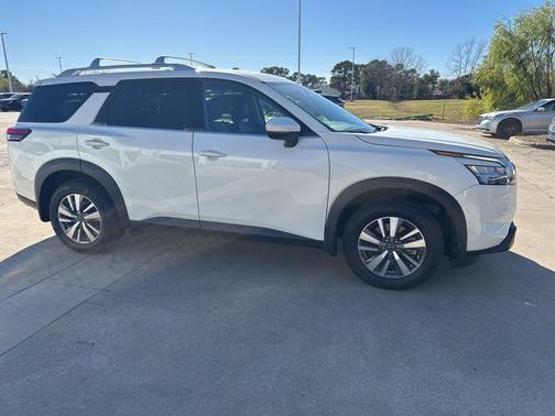 2023 Nissan Pathfinder SL FWD