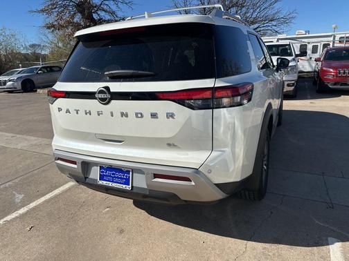 2023 Nissan Pathfinder SL FWD