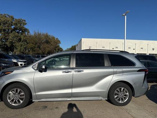 2024 Toyota Sienna XLE