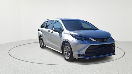 2024 Toyota Sienna XLE