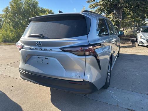 2024 Toyota Sienna XLE