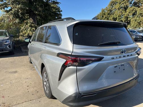 2024 Toyota Sienna XLE