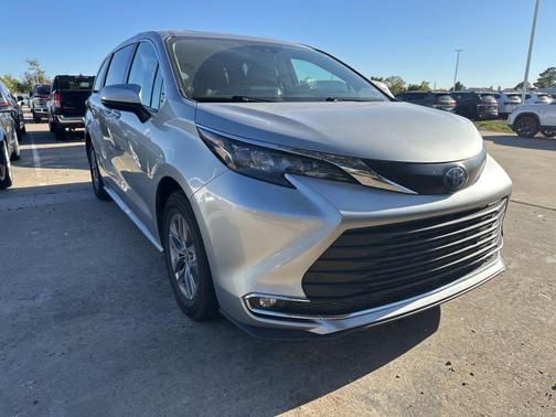 2024 Toyota Sienna XLE