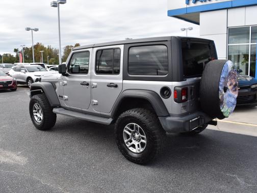 Photo 3 of 20 of 2019 Jeep Wrangler Unlimited Sport