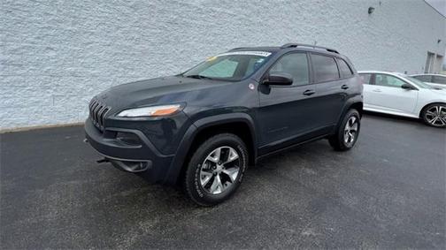 Photo 4 of 29 of 2018 Jeep Cherokee Trailhawk