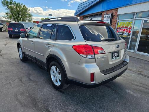 Tungsten Metallic 2014 Subaru Outback 2.5i Premium